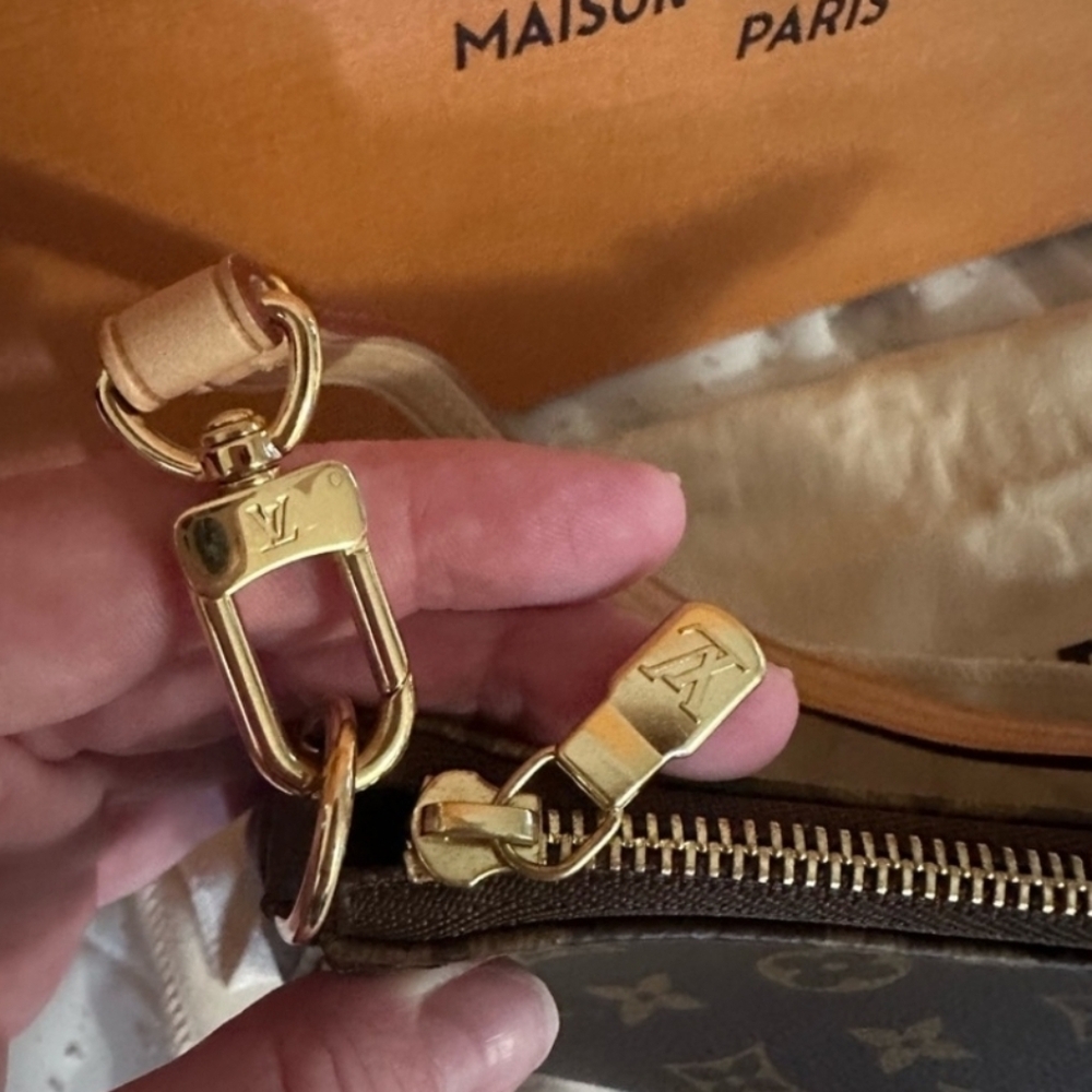 LV Monogram Pouchette - Picture 9 of 12